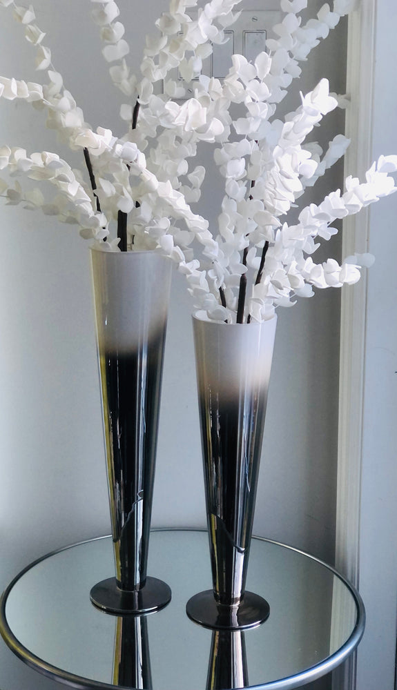 2-tone glass vase on foot