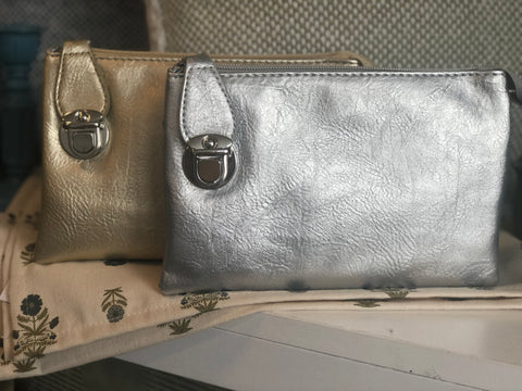 Amanda Crossbody w/wristlet