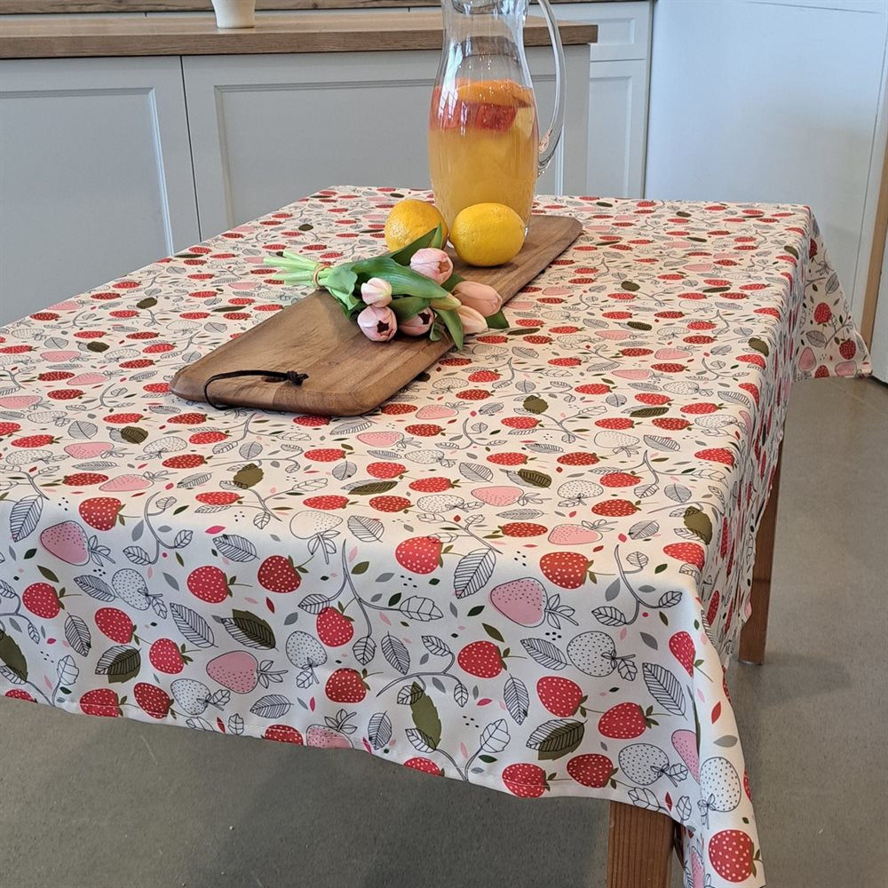 Fragaria Strawberry Tablecloth