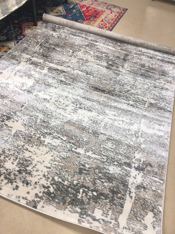 Luna Distressed Rug 5’3”x7’6”