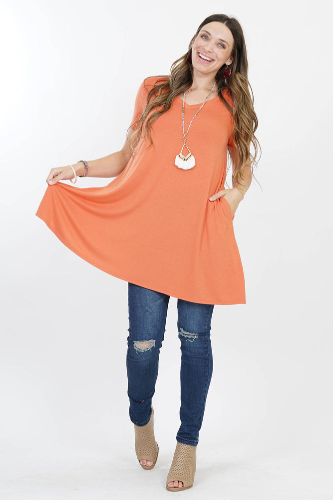 PLUS SIZE SHORT SLEEVE V-NECK POCKET TUNIC