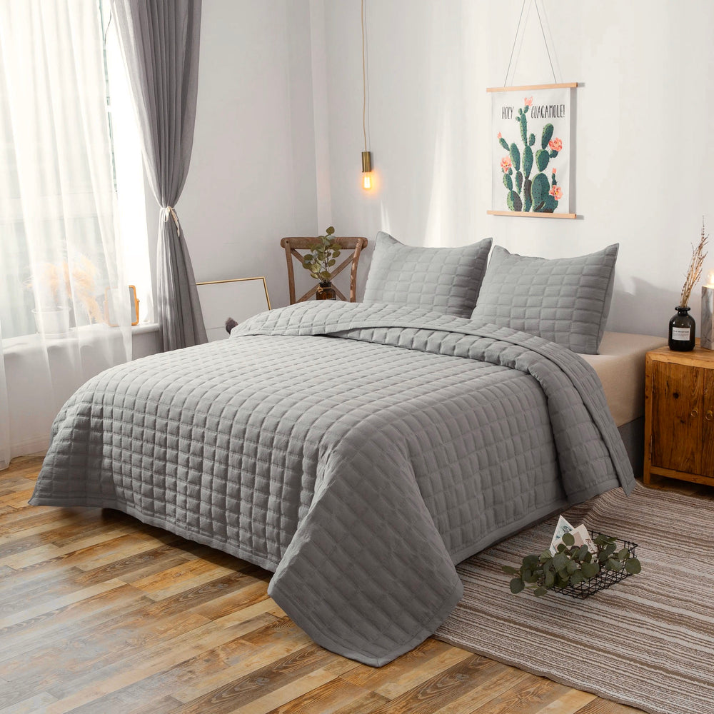 Sara Coverlet Set